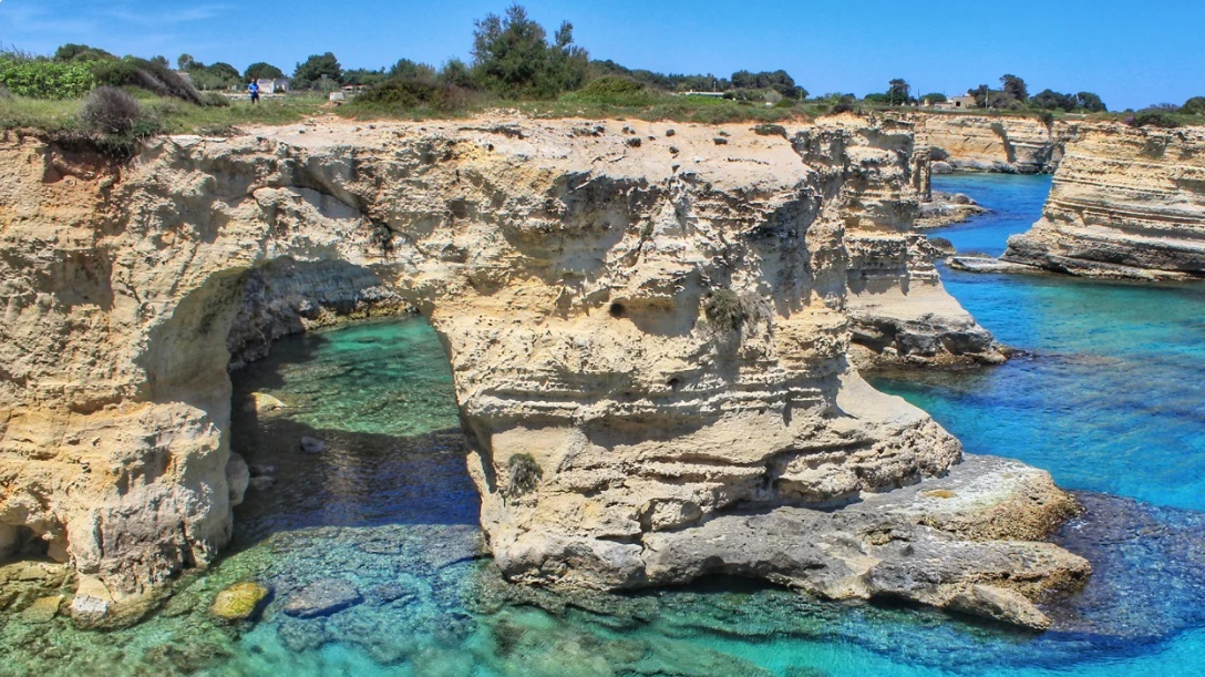 ラバーズ・アーチが崩落する前/Getty Images/Shutterstock