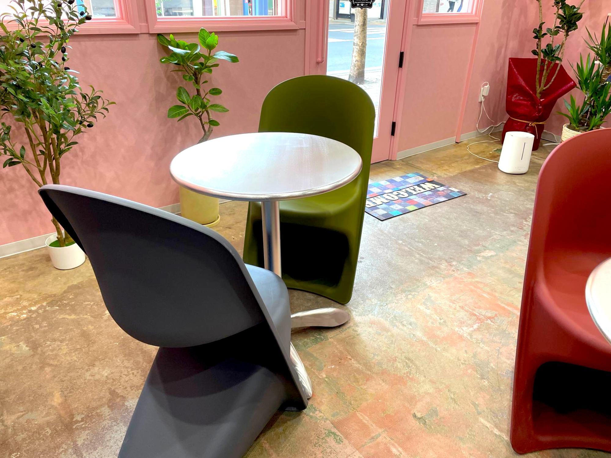 落ち着けるイートインスペース。（撮影：ゴルビーおじさん）