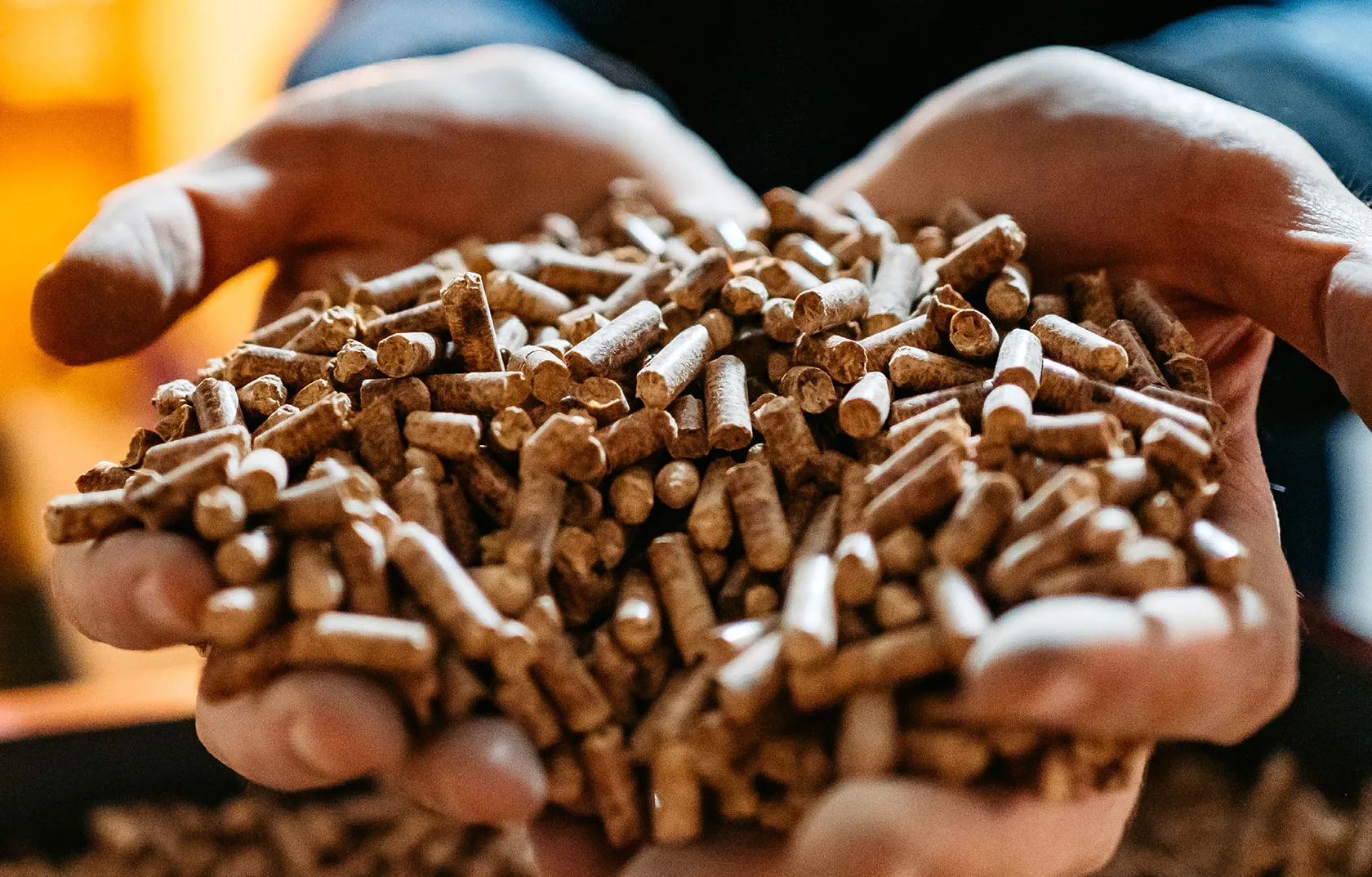 持続可能な燃料として期待されるカナダ産木質ペレット