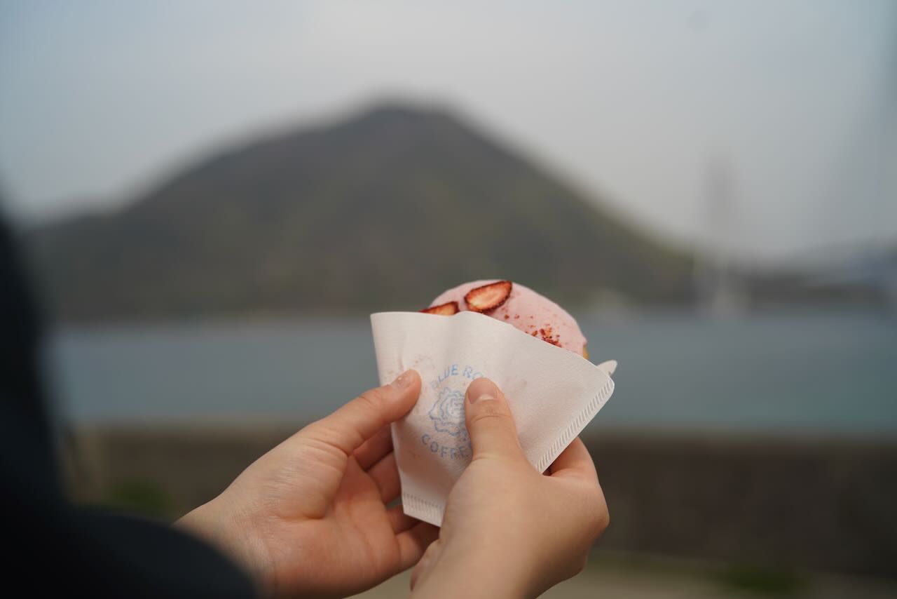 BLUE ROSE COFFEE　カフェ　しまなみ海道　ドーナツ　いちご　