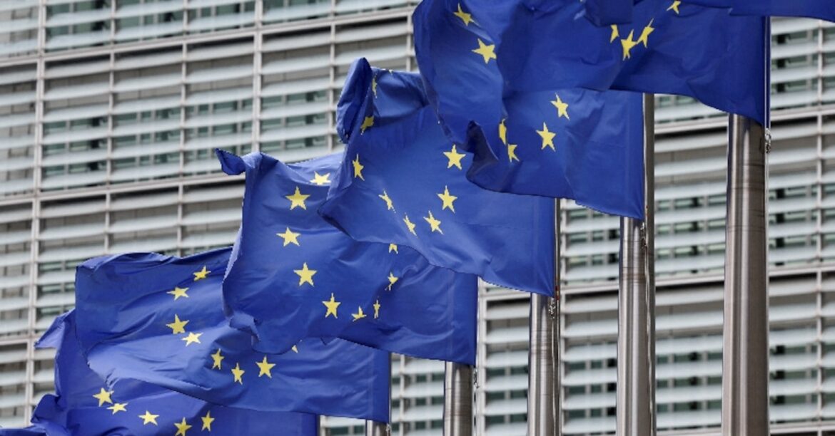 EU、中国以外のサプライヤーからの部品購入を義務付けへ=FT | ロイター EU、中国以外のサプライヤーからの部品購入を義務付けへ=FT | ロイター