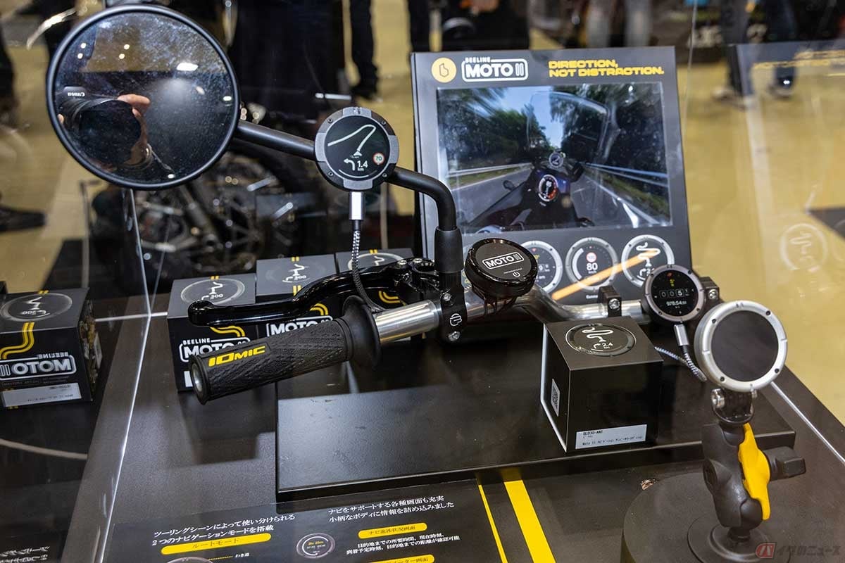 ハンドルまわりのどこに装着してもバイクの見た目を壊さない、コンパクトで主張し過ぎない存在感