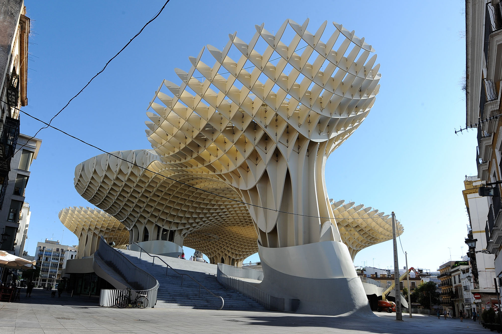 〈メトロポール・パラソル(Metropol Parasol)〉J・マイヤー・H・アーキテクツ(J. MAYER H. Architects)