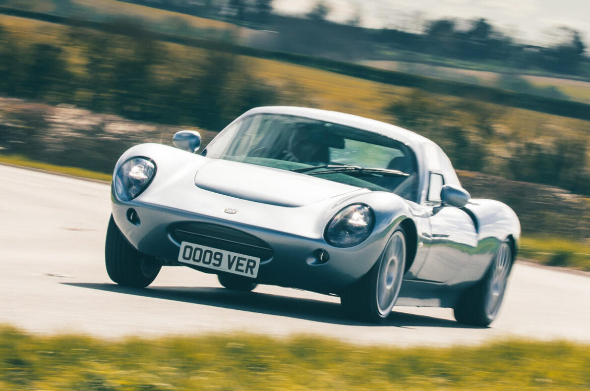 英国製軽量ミドシップスポーツカー『ウェルズ・ヴェルティージュ』改良でシリーズ2へ移行 860kgの車重は維持したまま大排気量化 | AUTOCAR JAPAN ウェルズ・ヴェルティージュ