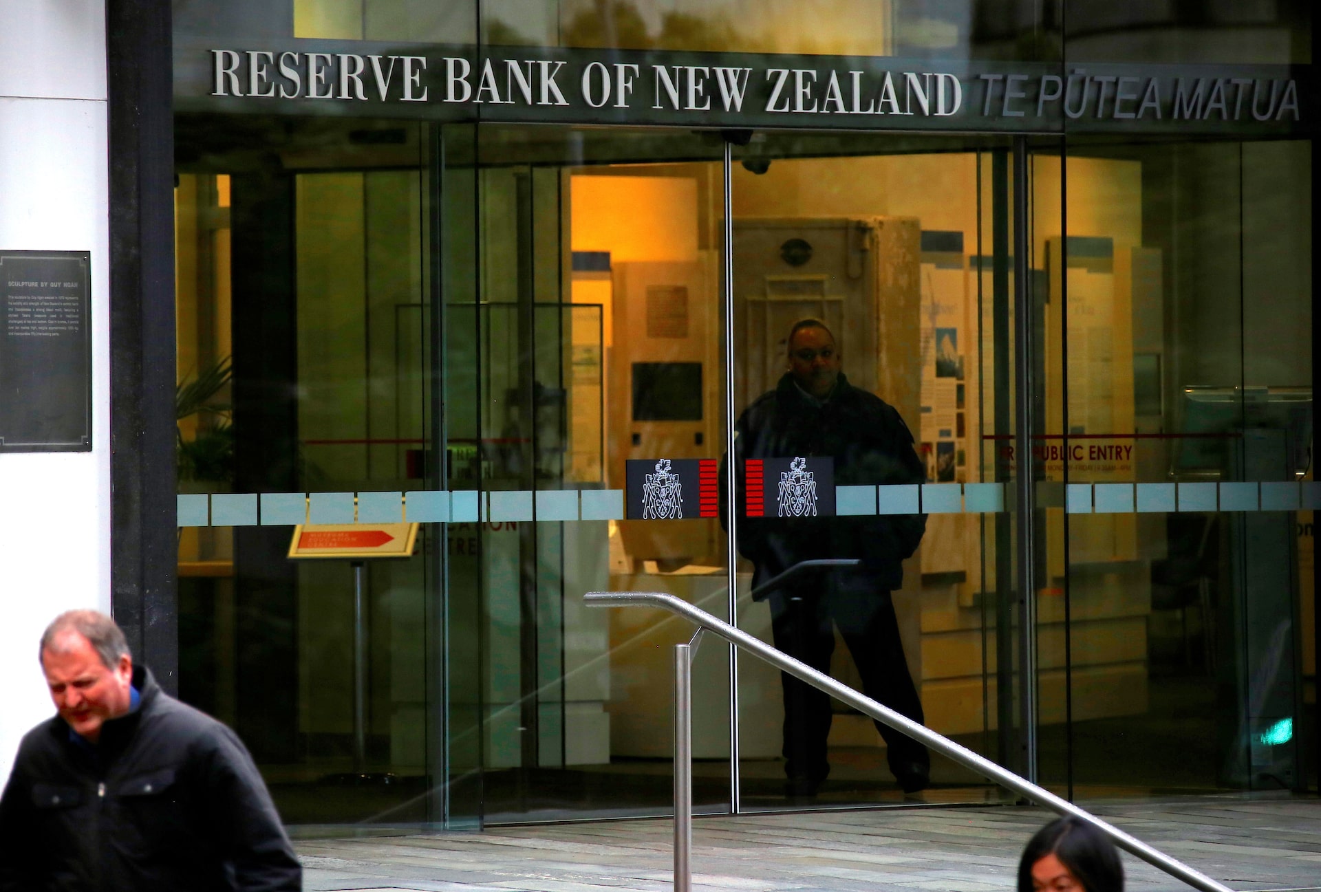 NZ中銀、インフレ長期化の可能性警告 追加利上げ必要も