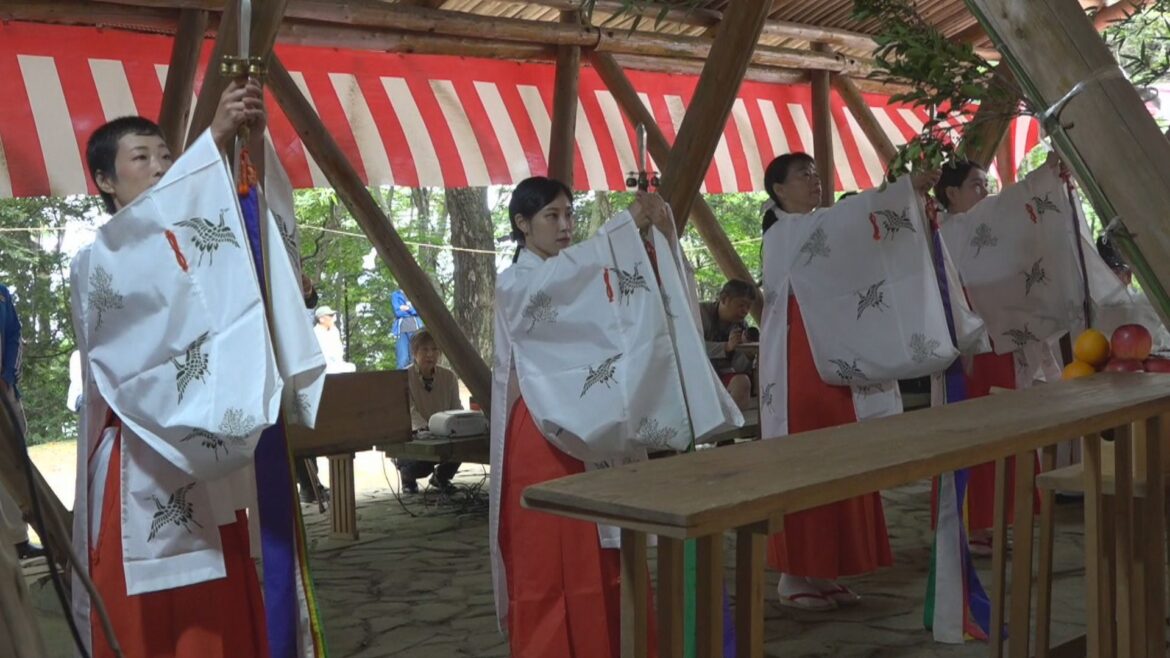 小豆島の守り神を祭る阿豆枳島神社で秋の例大祭　巫女が「浦安の舞」を奉納　香川 | KSBニュース | KSB瀬戸内海放送