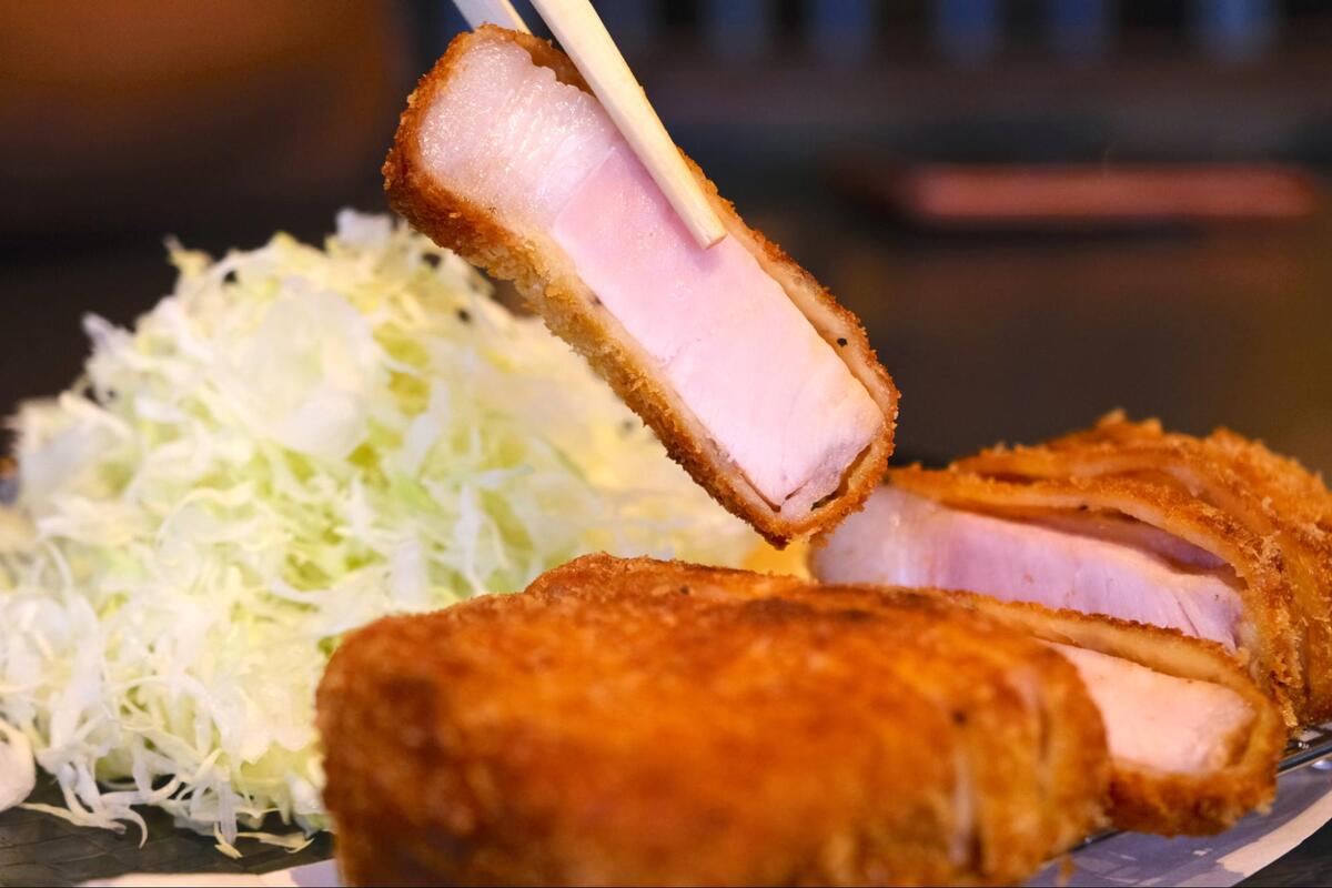あぐーの旨み爆発”とんかつ”大満足ランチを堪能せよ!予約困難の人気”しゃぶしゃぶ”店『食彩酒房 まつもと』平日限定でオープン(那覇市)