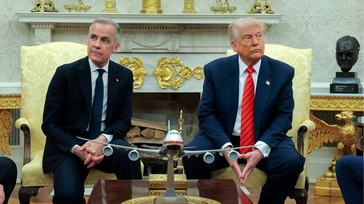 ドナルド・トランプ大統領は大統領執務室でカナダのマーク・カーニー首相と会談。