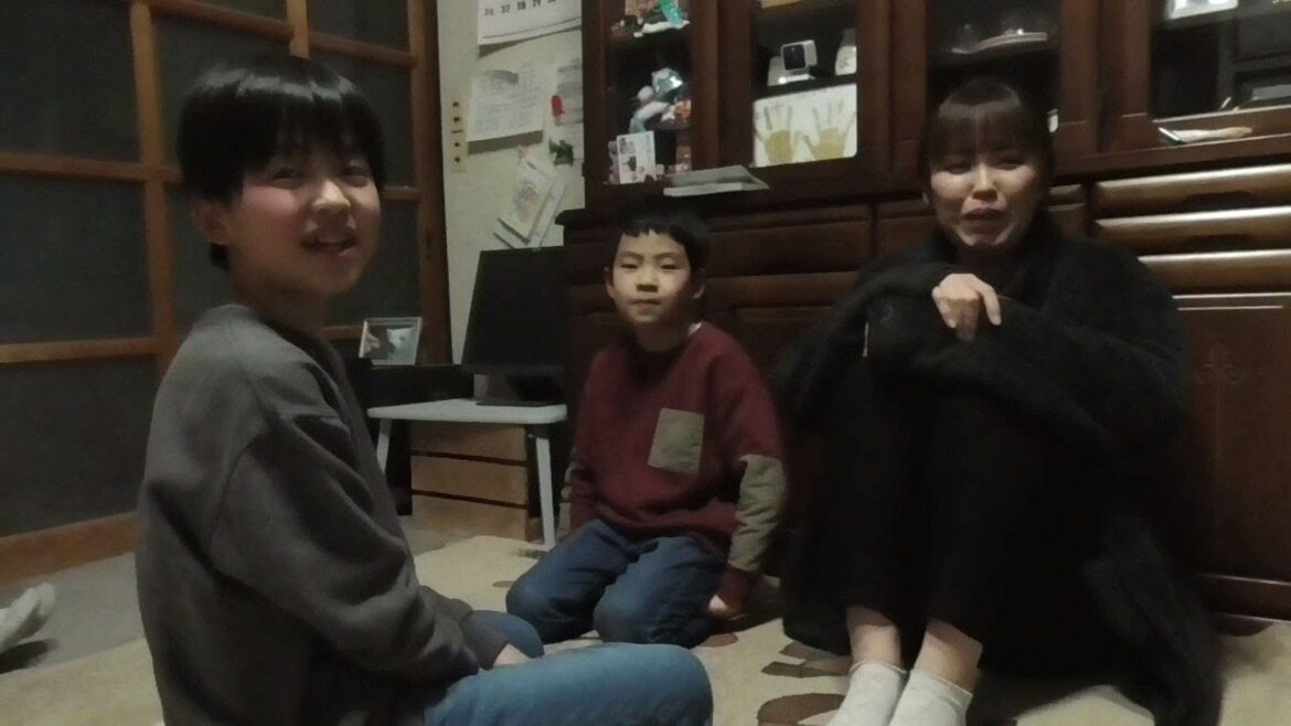 【秋田犬ゆうき】しりとり練習しておいてね♪の言葉を残しお兄ちゃんたちは帰って行きました【akita dog】