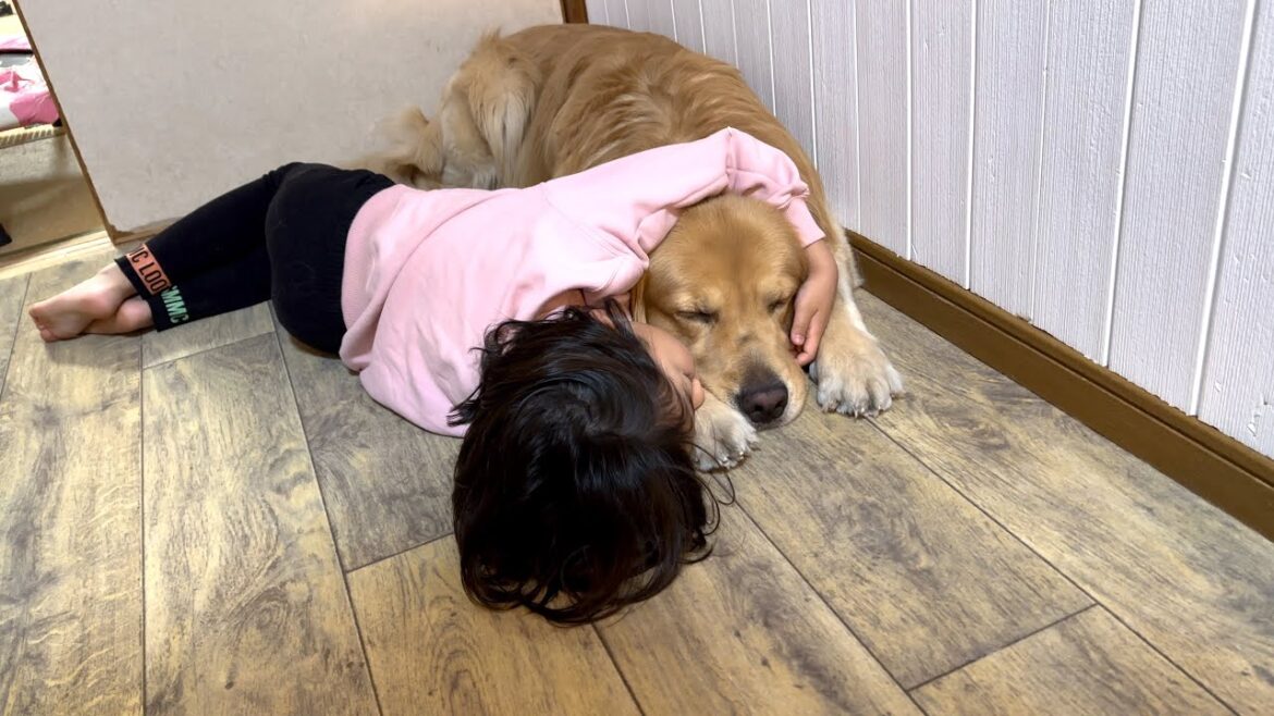 遊んだ後は、抱きしめながら眠ってしまう仲良い2人