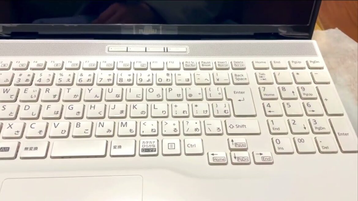 富士通の新品のパソコンを買いました。I bought a new computer [FUJITSU Made in Japan]