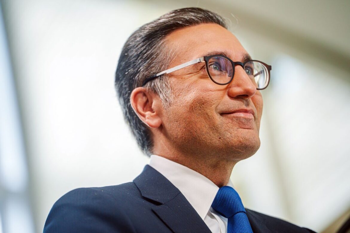 富裕層顧客のオルタナ資産需要が拡大、市場不安定でーＵＢＳカーン氏 - Bloomberg