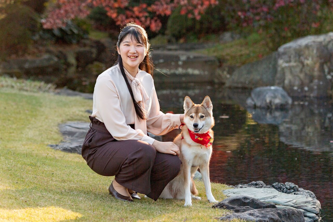 愛子さま19歳誕生日の記念写真（2020年12月撮影 / 宮内庁提供 / ロイター）