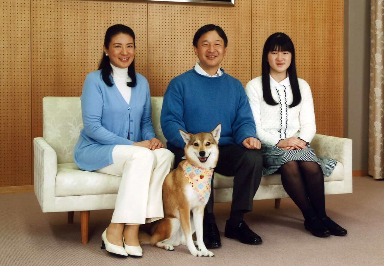 皇太子さま（現天皇）55歳の誕生日の記念写真（2015年2月撮影 / 宮内庁提供 / ロイター）
