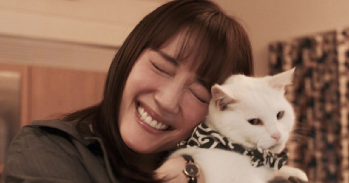 犬と暮らして人生変わったアラフィフが綾瀬はるかでドラマ化『ひとりでしにたい』に共鳴したこと（長谷川 あや） | FRaU