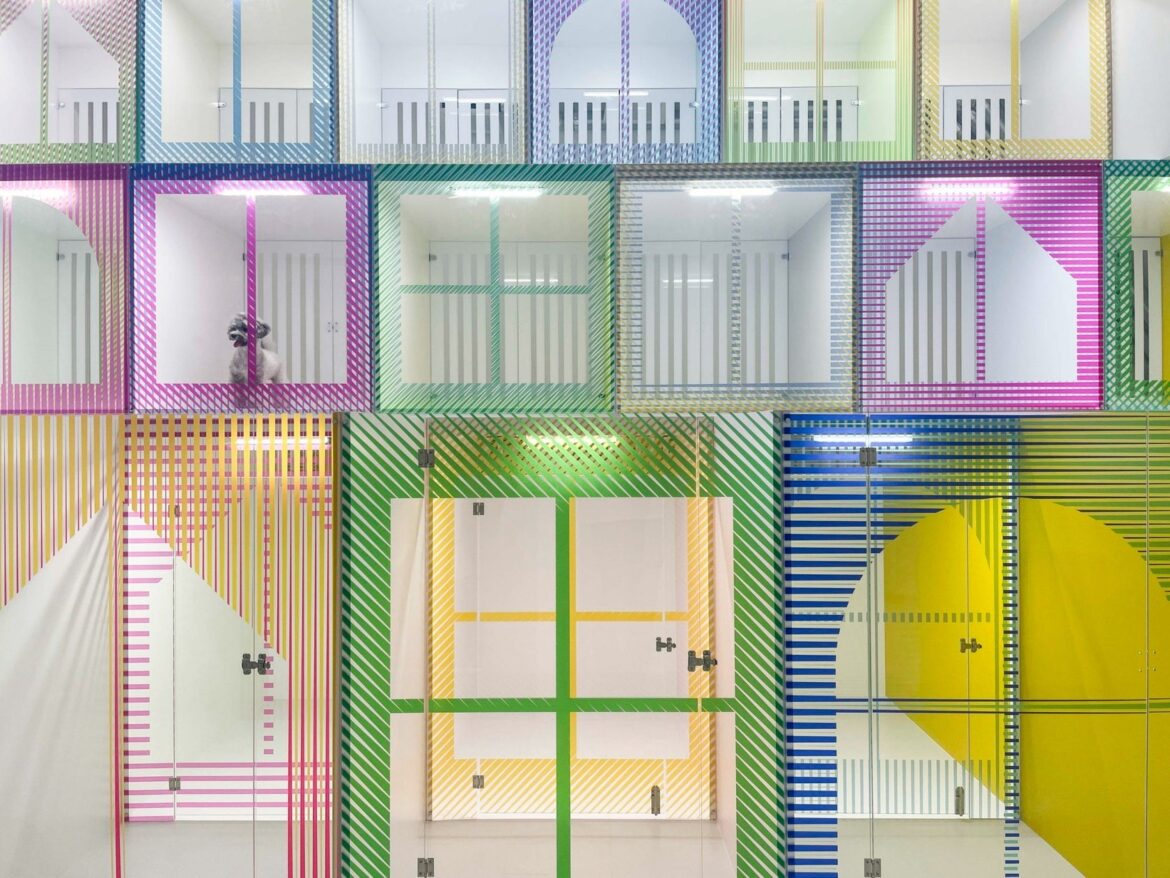 【世田谷・多摩川エリア】愛犬を預けたくなるPET HOTEL & SALON「わんすくえあ狛江店」8月1日OPEN。旅行や出張時の不安を解消する“わんちゃんのためのホテル”が誕生 | 株式会社ビヨンドスクエアのプレスリリース