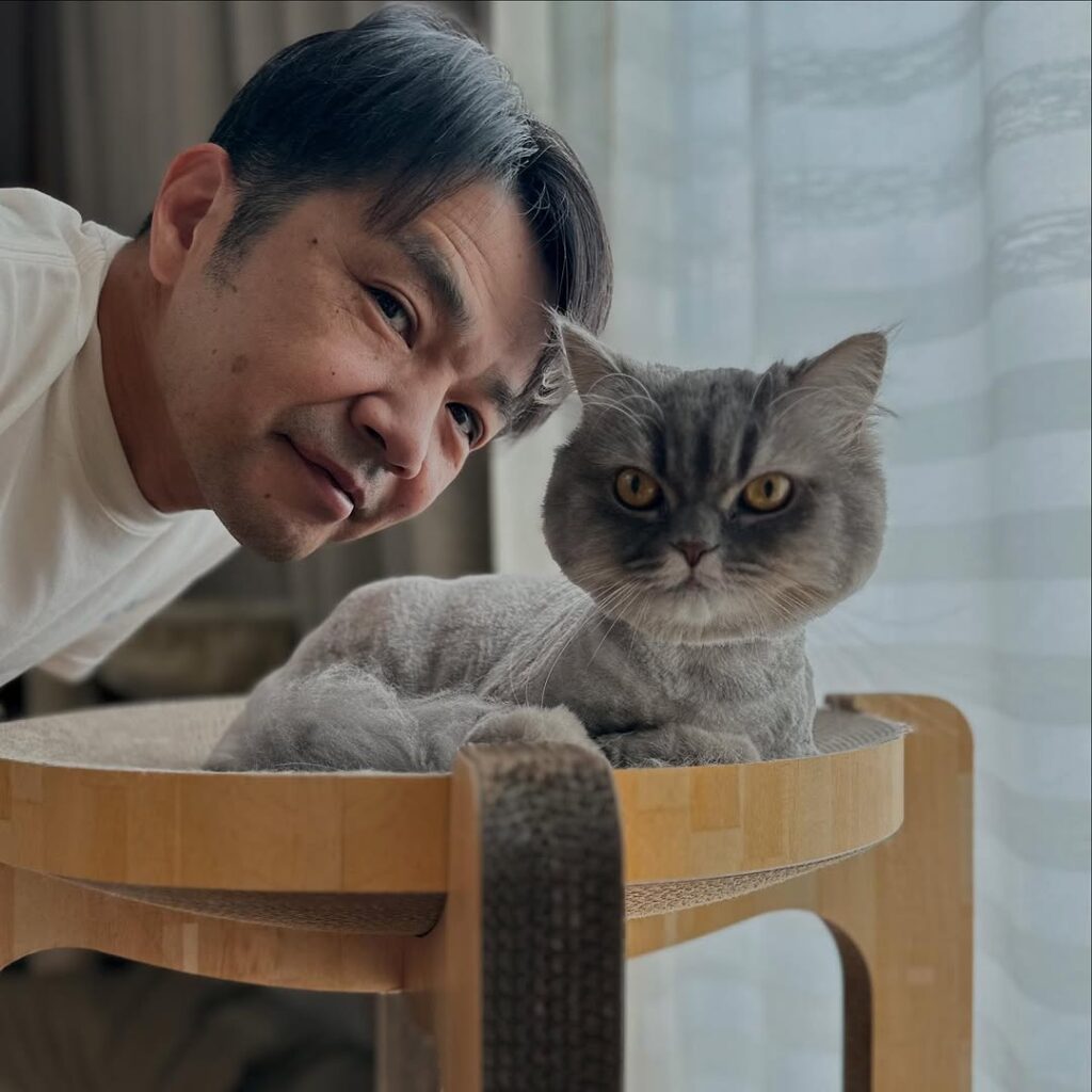 「合成写真かと思った！」中川剛、愛猫のサマーカットに騒然 | 話題の投稿 | スポーツブル (スポブル)