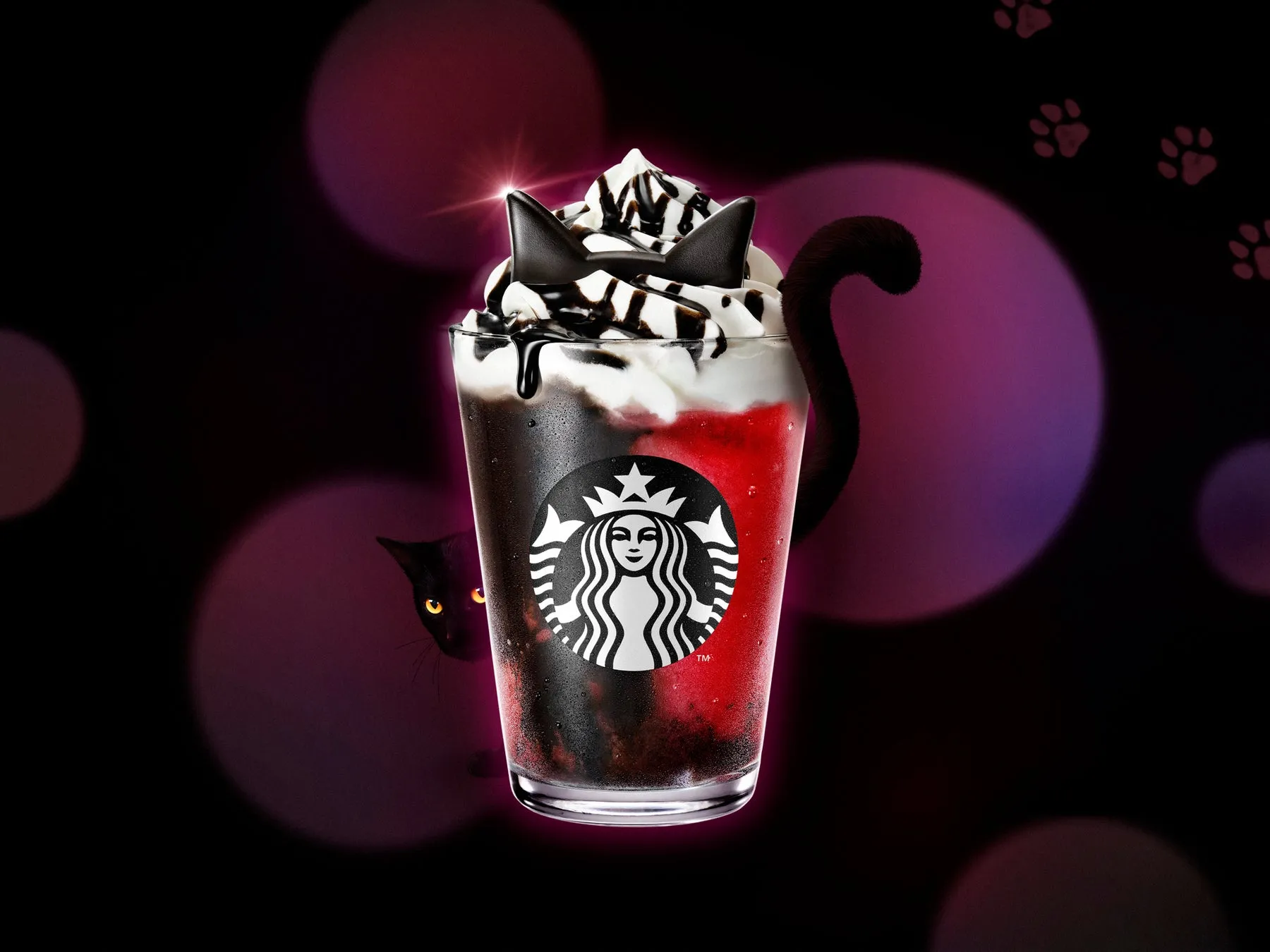 黒猫がモチーフの「アサイー ベリー フラペチーノ®」