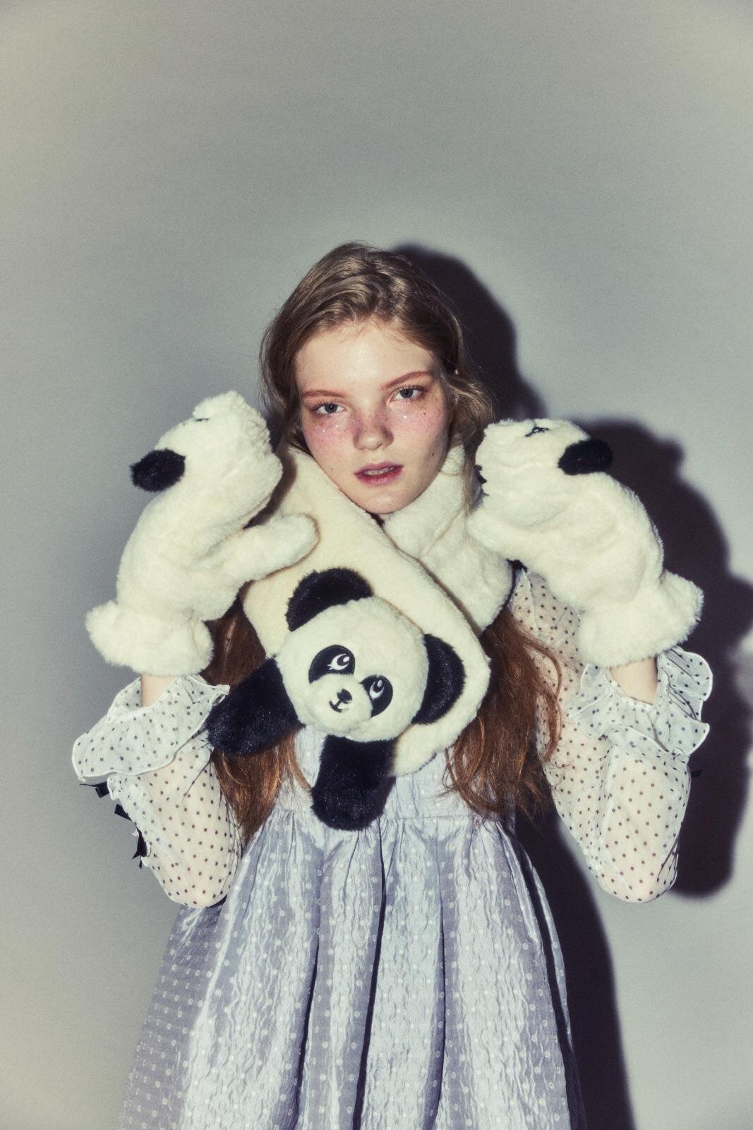 ペペファーマフラー 12,650円、ペペファーミトン 13,200円 