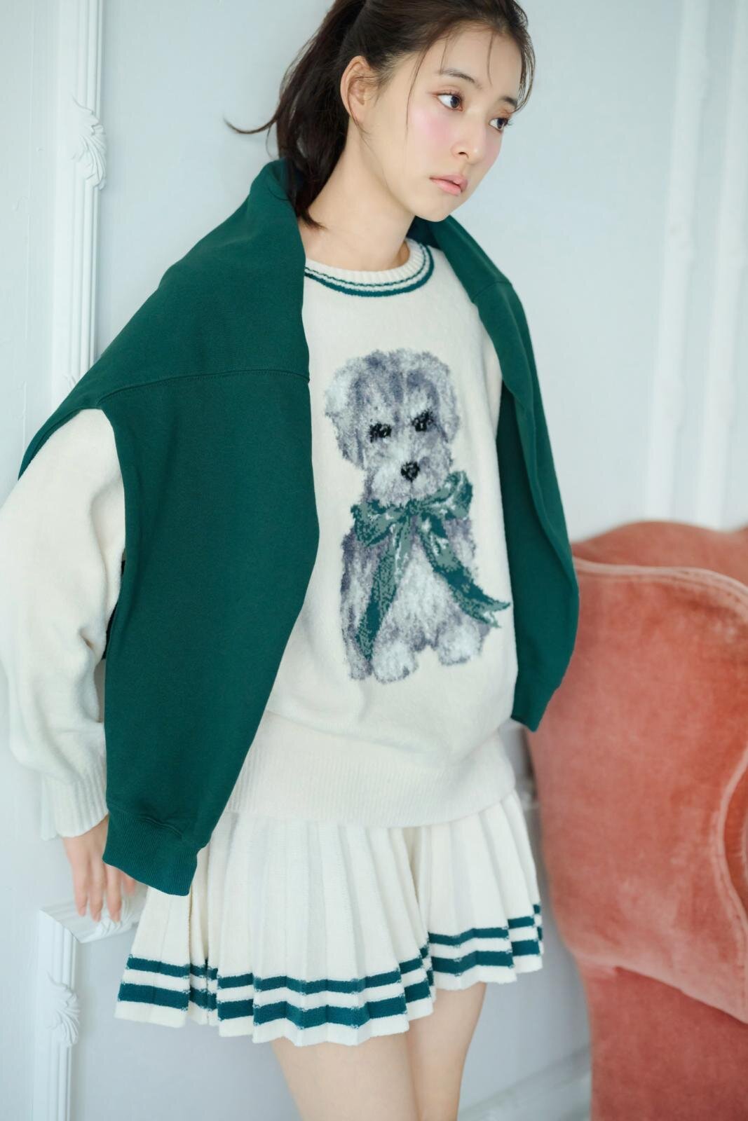 ニットプルオーバー 8,580円、ニットショートパンツ 7,920円