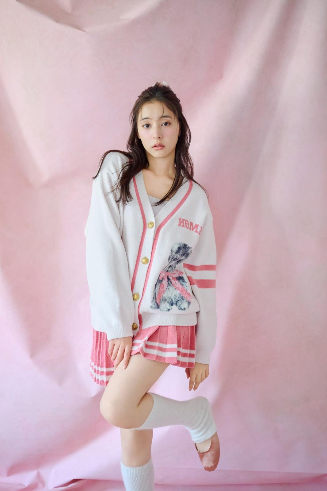 ニットカーディガン 9,680円、ニットショートパンツ 7,920円