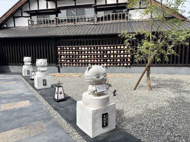 猫猫寺 湯布別院 猫の像