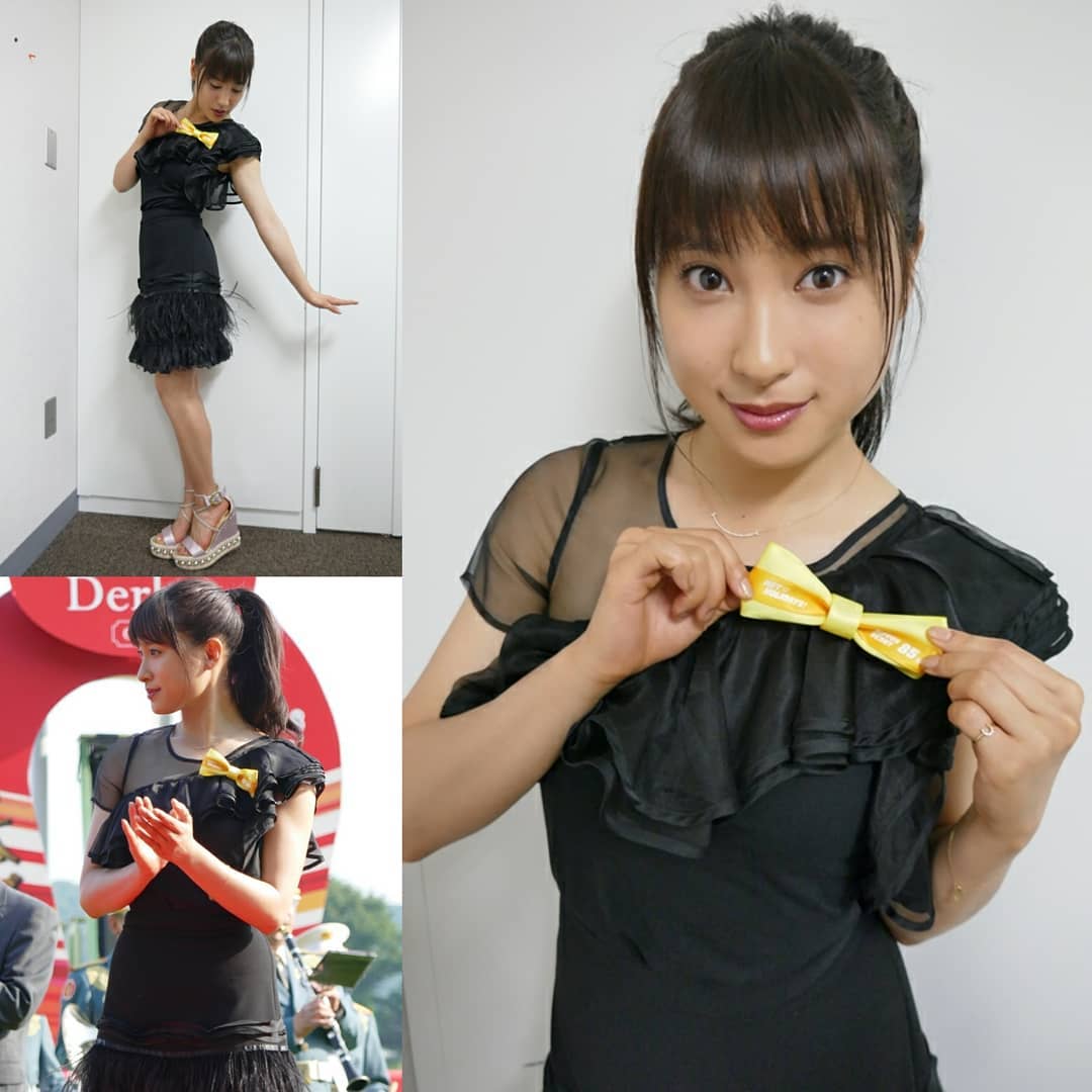 土屋太鳳 今年の日本ダービーでの 衣装と髪型は 馬 と チア にちなんで 選ばせていただきました 髪型は ポニーテールです そのまんまですね 笑 衣装はチアの衣装 Wacoca Japan People Life Style