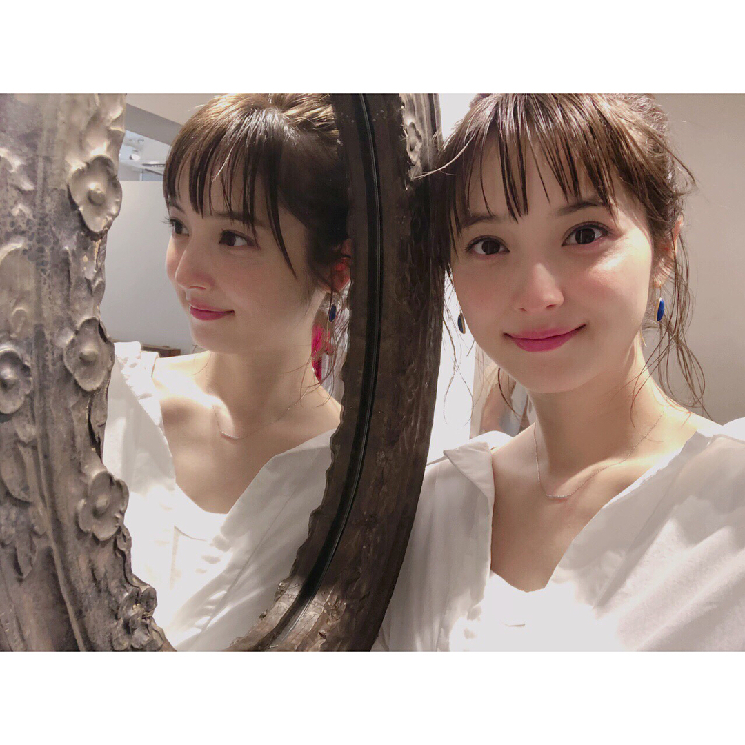 佐々木希 Casucaのネックレス スタイリスト安野さんのブランド ホワイトゴールドのネックレス 見た目はシルバーなのだけど とても輝いて綺麗 Casuca Wacoca Japan People Life Style