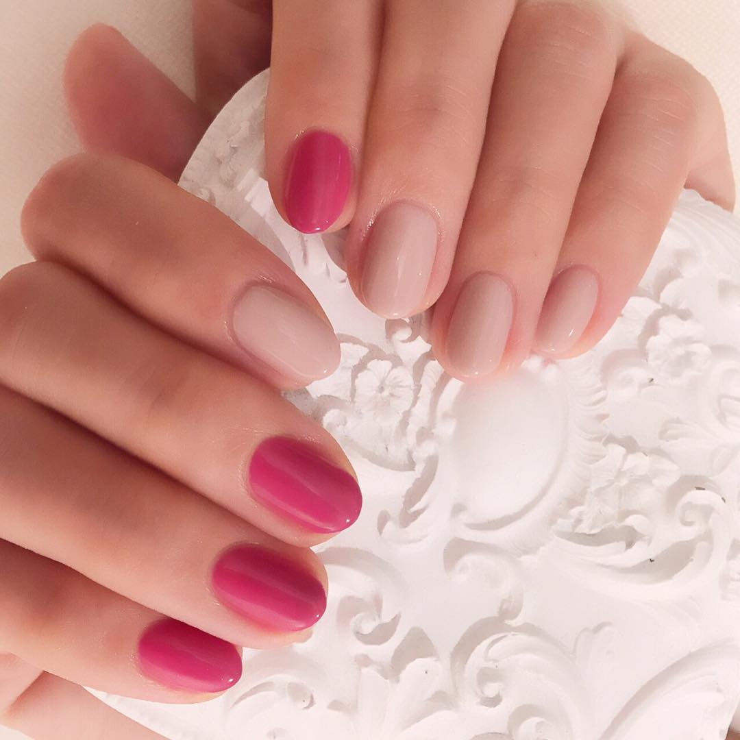 伊藤千晃 New Nail Pink Pinkbeige Nails ネイル ピンク ピンクベージュ 一色塗り 1本残してガッツリ半分に分け Wacoca Japan People Life Style