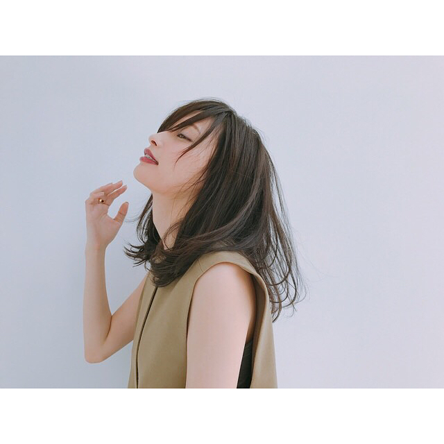 大政絢 Bailaチームの皆さんに見守られながら 胸下まであった髪をさようなら新しい髪にうきうき こんなに人に見られながら髪を切るのは初めてで少し恥ずかしかったのはいい Wacoca Japan People Life Style