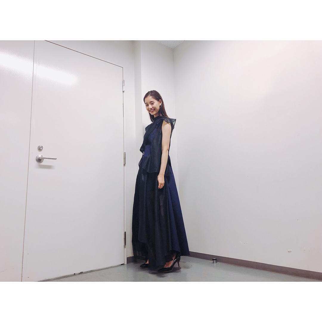 新木優子 新宿バルト9での舞台挨拶の衣装は大好きな Sacai とっても素敵なワンピースでした こちらもイヤリングは Kengo Kuma Ma Yu Wacoca Japan People Life Style 新木優子 新宿バルト9での舞台挨拶の衣装は大好きな Sacai とっても素敵なワンピースでした こちらもイヤリングは Kengo Kuma Ma Yu Wacoca Japan People Life Style