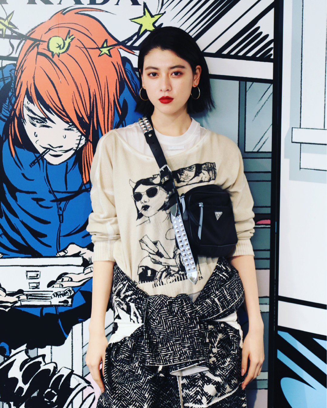 三吉彩花 Pradass18 Pradacomics コートをスカート風に腰巻き トップスのイラストが可愛いんです Wacoca