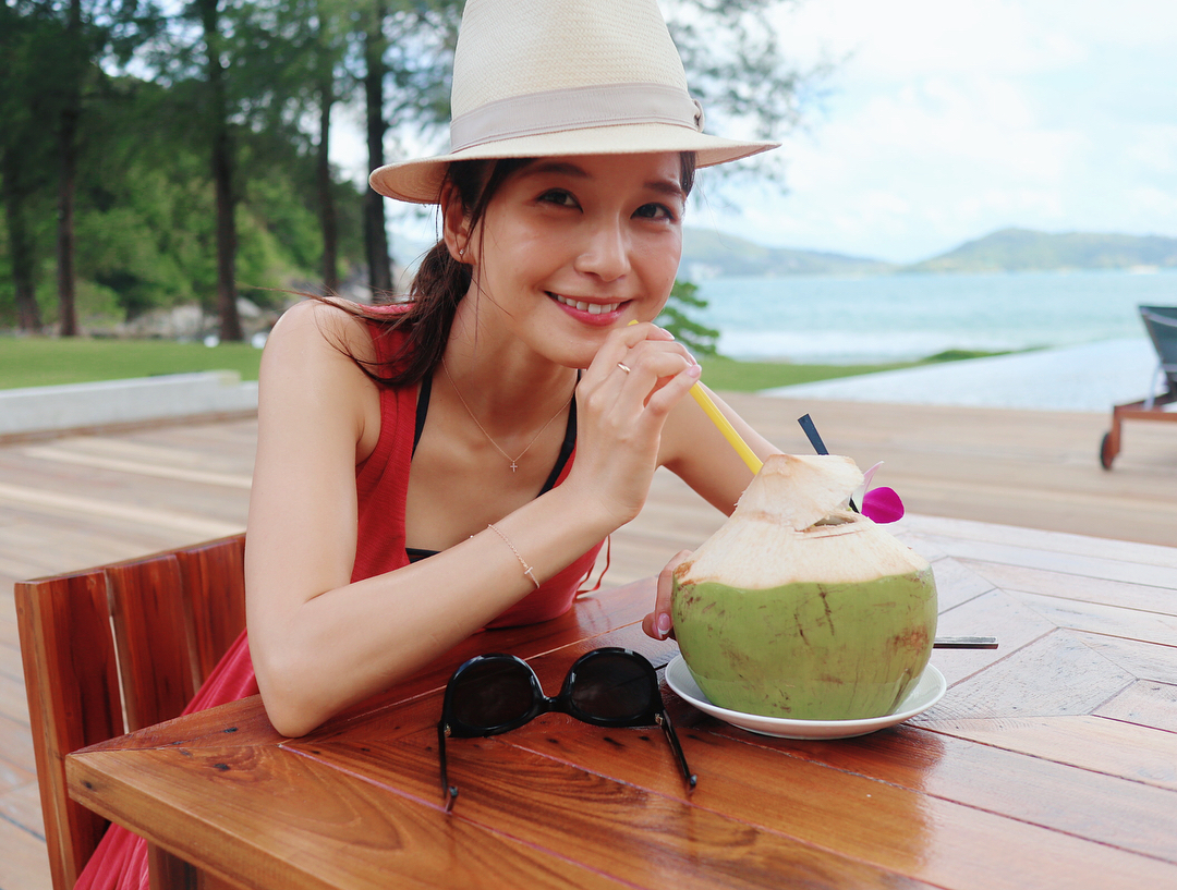 宇野実彩子 この旅の中で5回目の フレッシュココナッツジュース 見た目も味も好きです うの旅 Wacoca Japan People Life Style