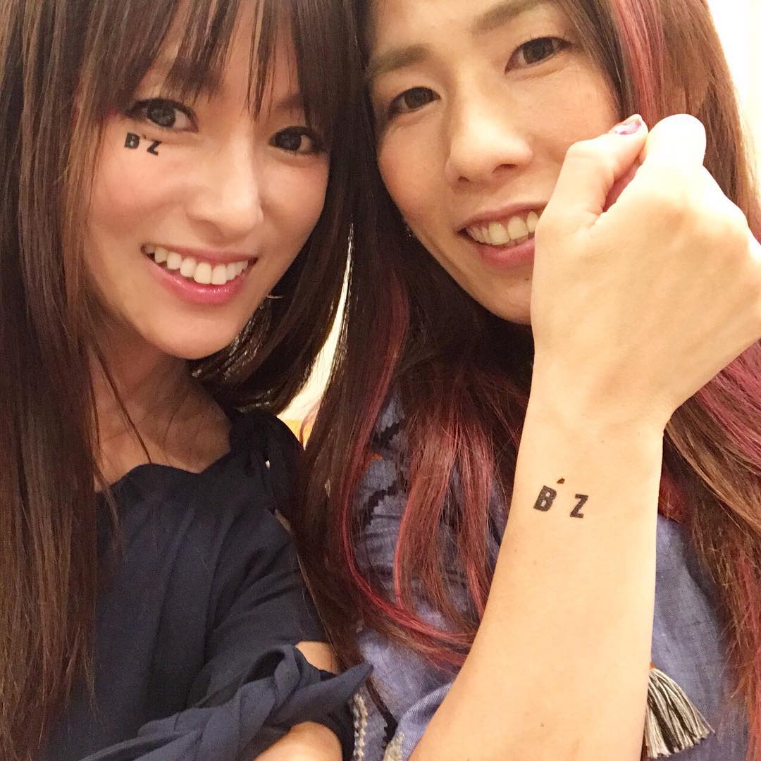 深田恭子 吉田沙保里ちゃんのお誘いで、 B'zさんのLIVEに伺いました 私は野外ライブに行ったのは、初めてで会場の熱気とその中でパフォーマンスをされているB'zの方々、...