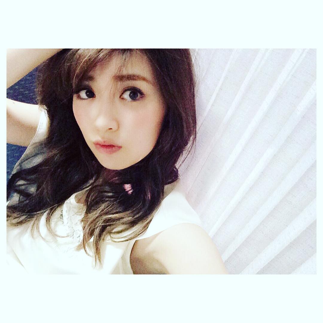泉里香 Steady 撮影 きょう風が強くて髪たいへんやねーん いつの間にか髪がとっても伸びた 2倍速いわれた やっぴー Magazine F Wacoca Japan People Life Style