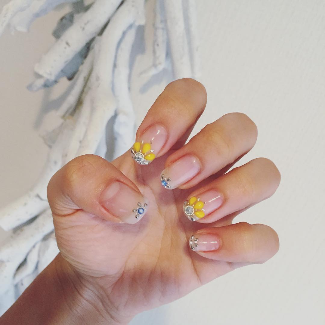 今井華 New Nail 黄色いストーンに一目惚れ 最近 シルバーが気分