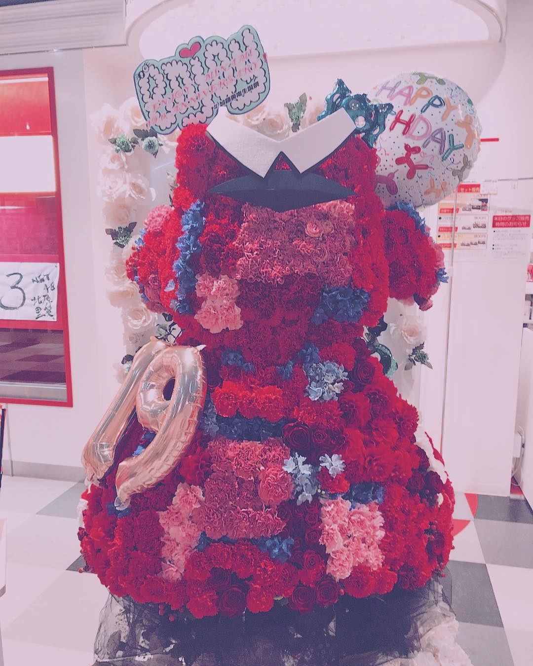 加藤美南 私のためにこんな素敵なスタンドフラワーも 誇りの丘の衣装 Wacoca Japan People Life Style 加藤美南 私のためにこんな素敵なスタンドフラワーも 誇りの丘の衣装 Wacoca Japan People Life Style