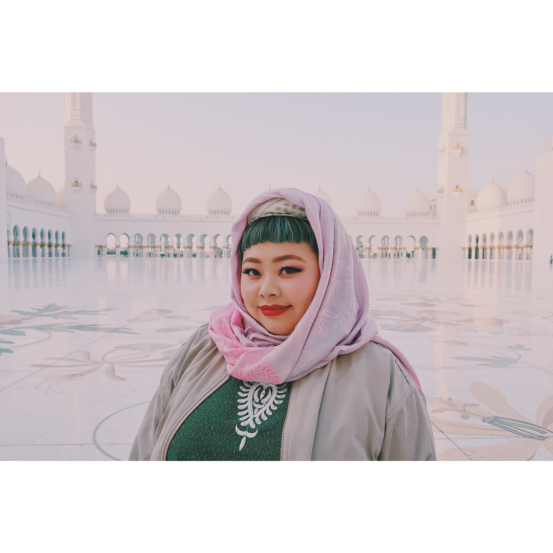 渡辺直美 Abu Dhabi アブダビ シェイク ザイード グランド モスク 綺麗すぎて言葉失う 砂漠登れなくて言葉失う ドバイモールで買った ワンピまじオキニ A Wacoca Japan People Life Style