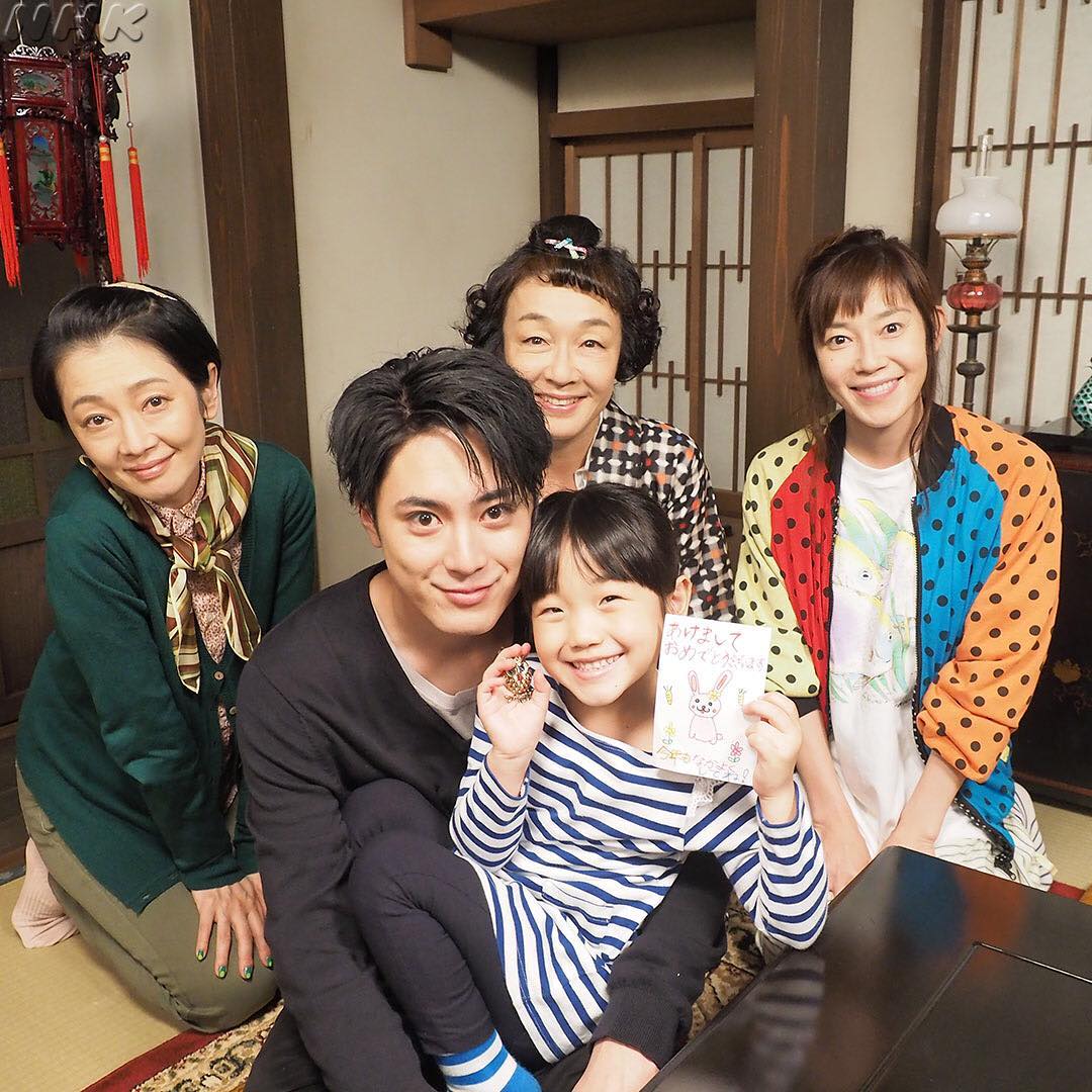 半分 青い 藤村家で久しぶりの再会 半分青い 朝ドラ 間宮祥太朗 麻生祐未 キムラ緑子 須藤理彩 山崎莉里那 スワイプすると メイキングショットも Wacoca Japan People Life Style 半分 青い 藤村家で久しぶりの再会 半分青い 朝ドラ 間宮祥太朗 麻生祐未 キムラ緑子 須藤理彩 山崎莉里那 スワイプすると メイキングショットも Wacoca Japan People Life Style