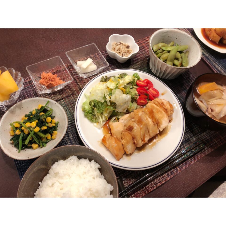 丸高愛実 いつの日かのごはん 鳥胸肉の照り焼き 豚汁 黒茶豆 ほうれん草とコーンのソテー えのきとしめじのバター炒め 明太子 大根の漬物 柿 ごはん Wacoca Japan People Life Style
