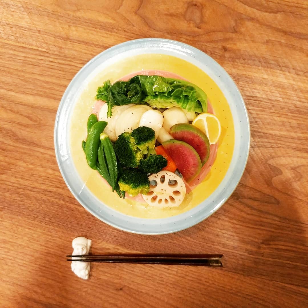 木村文乃: *** 昨日の夜ごはんでした。 野菜不足だし栄養不足です。 と言うわけで例の瞬間蒸し野菜の 出番でございました。 本当に美味しくて美味しくて。 春野菜が出揃っ... - Wacoca Japan: People, Life, Style