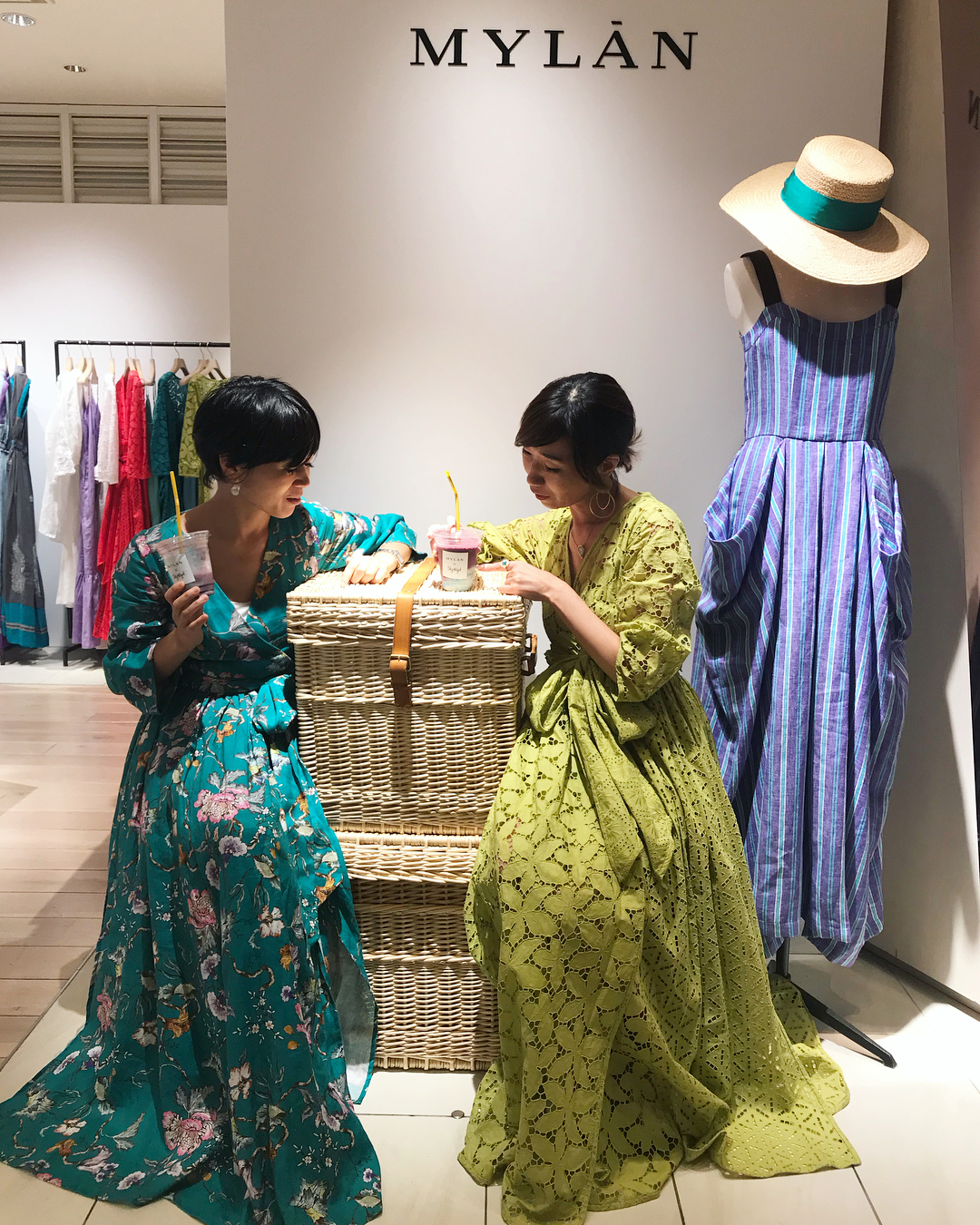 早坂香須子 モロカイ島の山崎美弥子さんの絵と マイランのコラボレーションが見たくてpop Upを覗いたら 26日のイベント打ち合わせに強制参加 W かなり楽しいイベントなの Wacoca Japan People Life Style 早坂香須子 モロカイ島の山崎美弥子さんの絵と マイランのコラボレーションが見たくてpop Upを覗いたら 26日のイベント打ち合わせに強制参加 W かなり楽しいイベントなの Wacoca Japan People Life Style