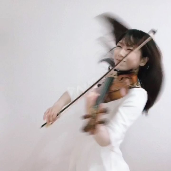 石川綾子 Lisaさま Catch The Moment をヴァイオリンで演奏させて頂きました イントロからサビから最後までずっとずっとかっこいい曲 Wacoca