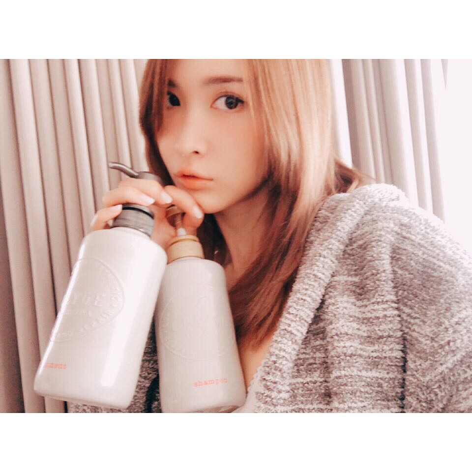 紗栄子 自宅で簡単 新感覚ヘアエステ 温冷ヘッドスパ というワードに惹かれて試し出した Clayge の クレイシャンプー 温冷泡パックっていうのが特徴で シャン Wacoca Japan People Life Style 紗栄子 自宅で簡単 新感覚ヘアエステ 温冷ヘッドスパ というワードに惹かれて試し出した Clayge の クレイシャンプー 温冷泡パックっていうのが特徴で シャン Wacoca Japan People Life Style