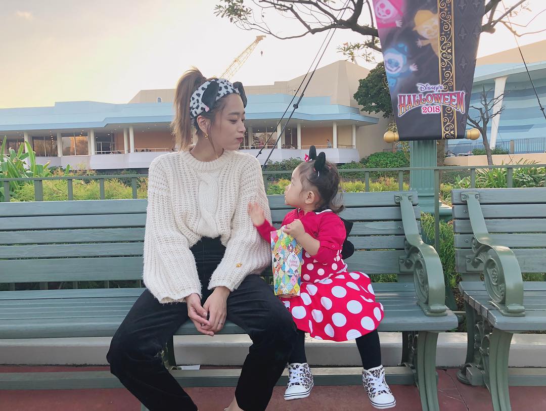 近藤千尋 ディズニーパート2 娘とディズニーランドへ行く日が来るなんて と 夫婦でしみじみ話しました笑 乗り物は イッツ ア スモールワールドが 一番楽しそうでした ひ Wacoca Japan People Life Style 近藤千尋 ディズニーパート2 娘とディズニーランドへ行く日が来るなんて と 夫婦でしみじみ話しました笑 乗り物は イッツ ア スモールワールドが 一番楽しそうでした ひ Wacoca Japan People Life Style