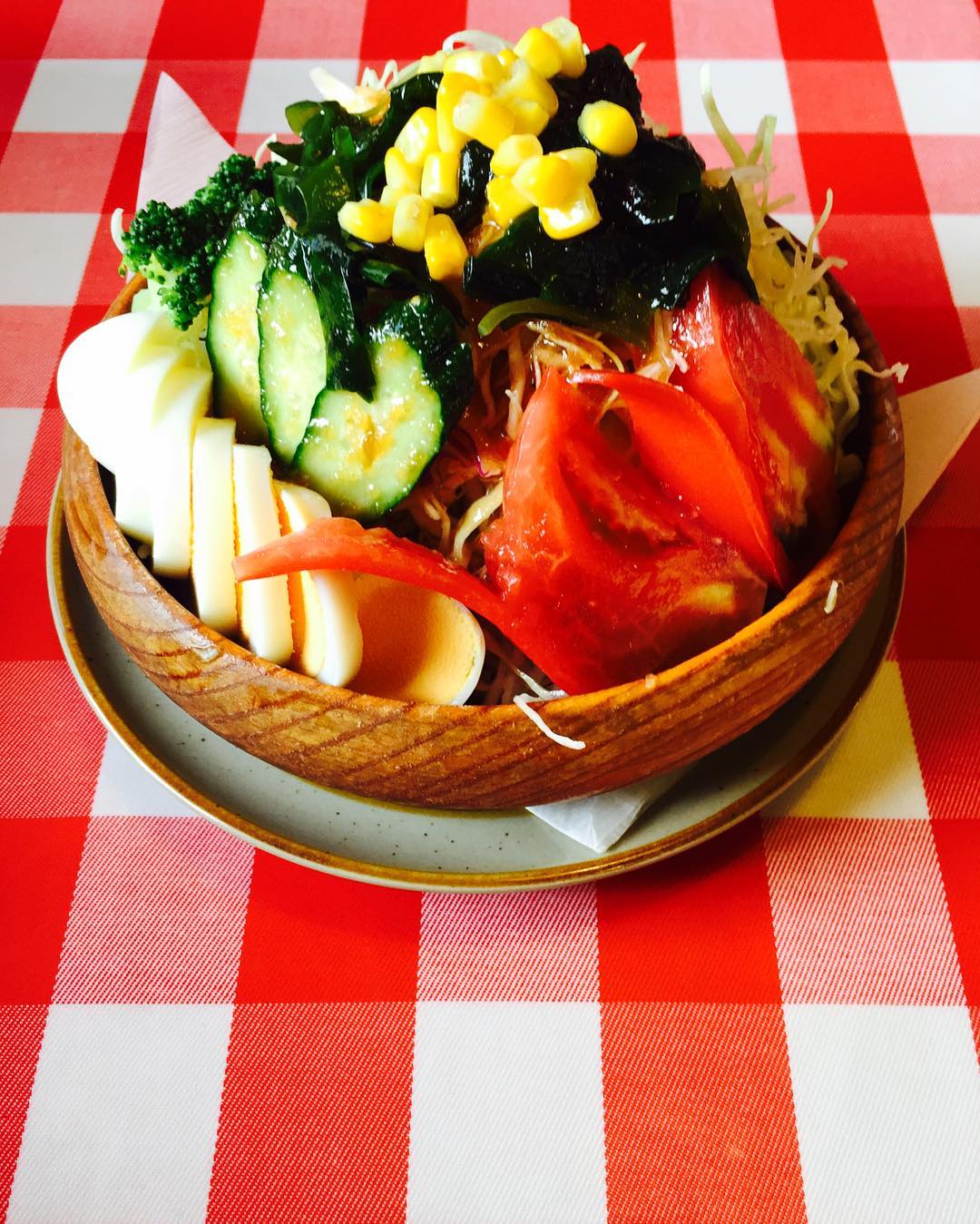 綾瀬はるか トマトが美味しい季節になりましたね ずっと昔からある 実家の近く 長野はお野菜が美味しいな シャトレ Wacoca Japan People Life Style