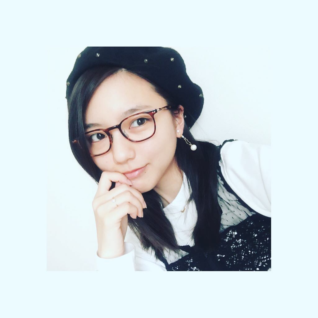 真野恵里菜 ノーメイクの日。 多少の色味等の加工は許してください。笑 休みの日はあまりメイクしない。 お肌の休息日でもあります。 日焼け