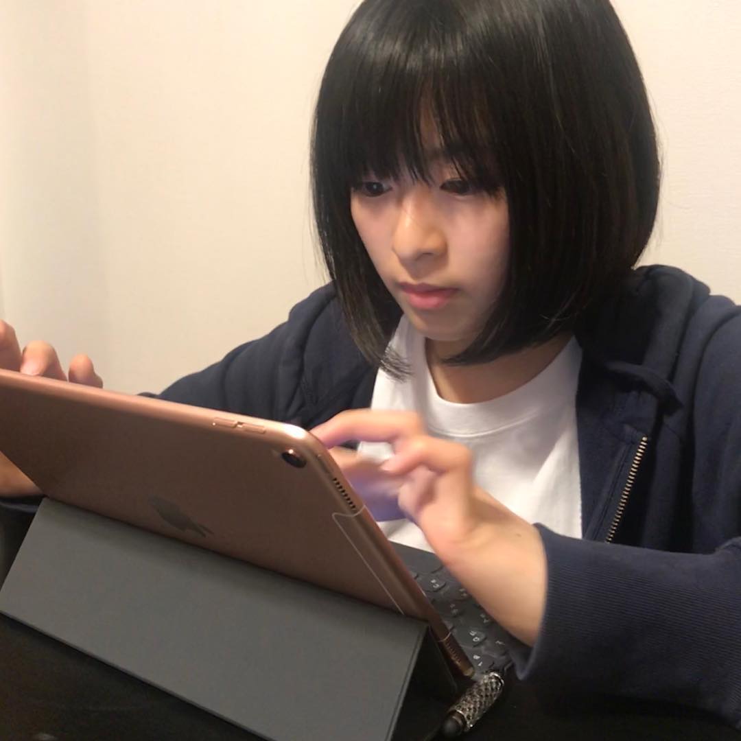 森七菜 Ipadで勉強中 今時の高校生はすごいですね 女子高生 勉強中 テスト期間中 Ipad キーボード付き 時代は変わった ビックリ もり Wacoca Japan People Life Style