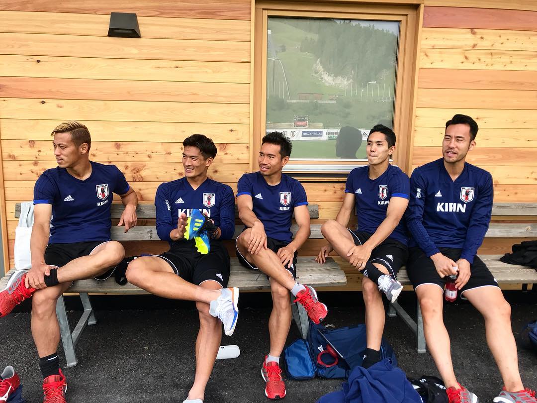 槙野智章 練習終わり からのクイズ大会 果たしてそのクイズ内容と優勝者は誰でしょう 西野japan 本田圭佑 槙野智章 長友佑都 武藤嘉紀 吉田麻也 Wacoca Japan People Life Style 槙野智章 練習終わり からのクイズ大会 果たしてそのクイズ内容と優勝者は誰でしょう 西野japan 本田圭佑 槙野智章 長友佑都 武藤嘉紀 吉田麻也 Wacoca Japan People Life Style