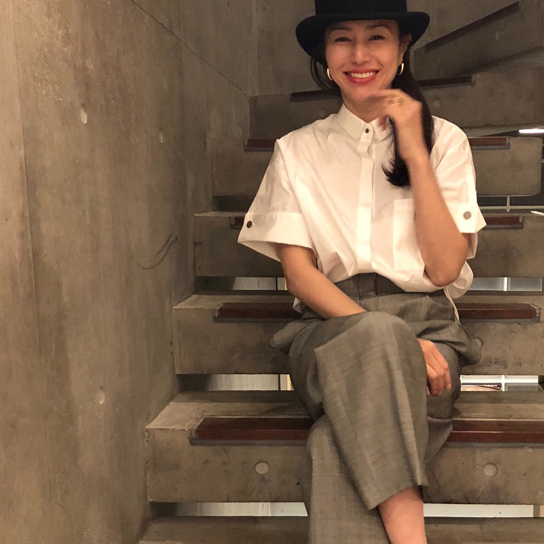 井川遥 再入荷のお知らせです こちらのショートスリーブカフスシャツが 今夜19時より販売されます 小さな襟と丸いフォルムと袖口のカフスがポイントで Wacoca Japan People Life Style 井川遥 再入荷のお知らせです こちらのショートスリーブカフスシャツが 今夜19時より販売されます 小さな襟と丸いフォルムと袖口のカフスがポイントで Wacoca Japan People Life Style